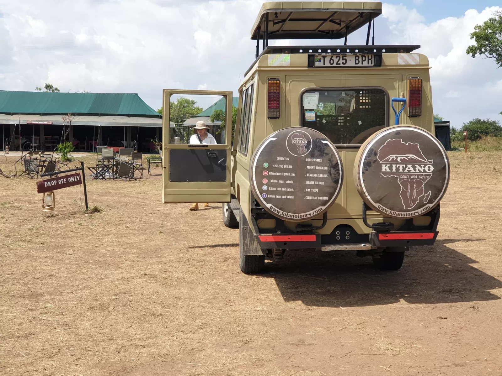 ½-Day 3-Hour Open-Vehicle Safari hero photo
