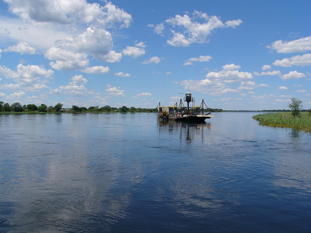 1-Day Mokoro Trail on the Okavango Delta Waterways gallery image