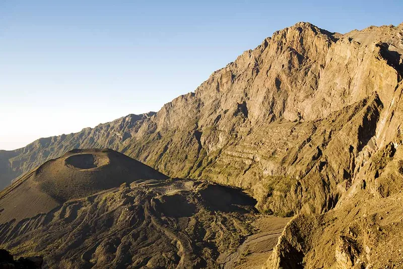 Interesting 4-Day Mount Meru Hiking Trip